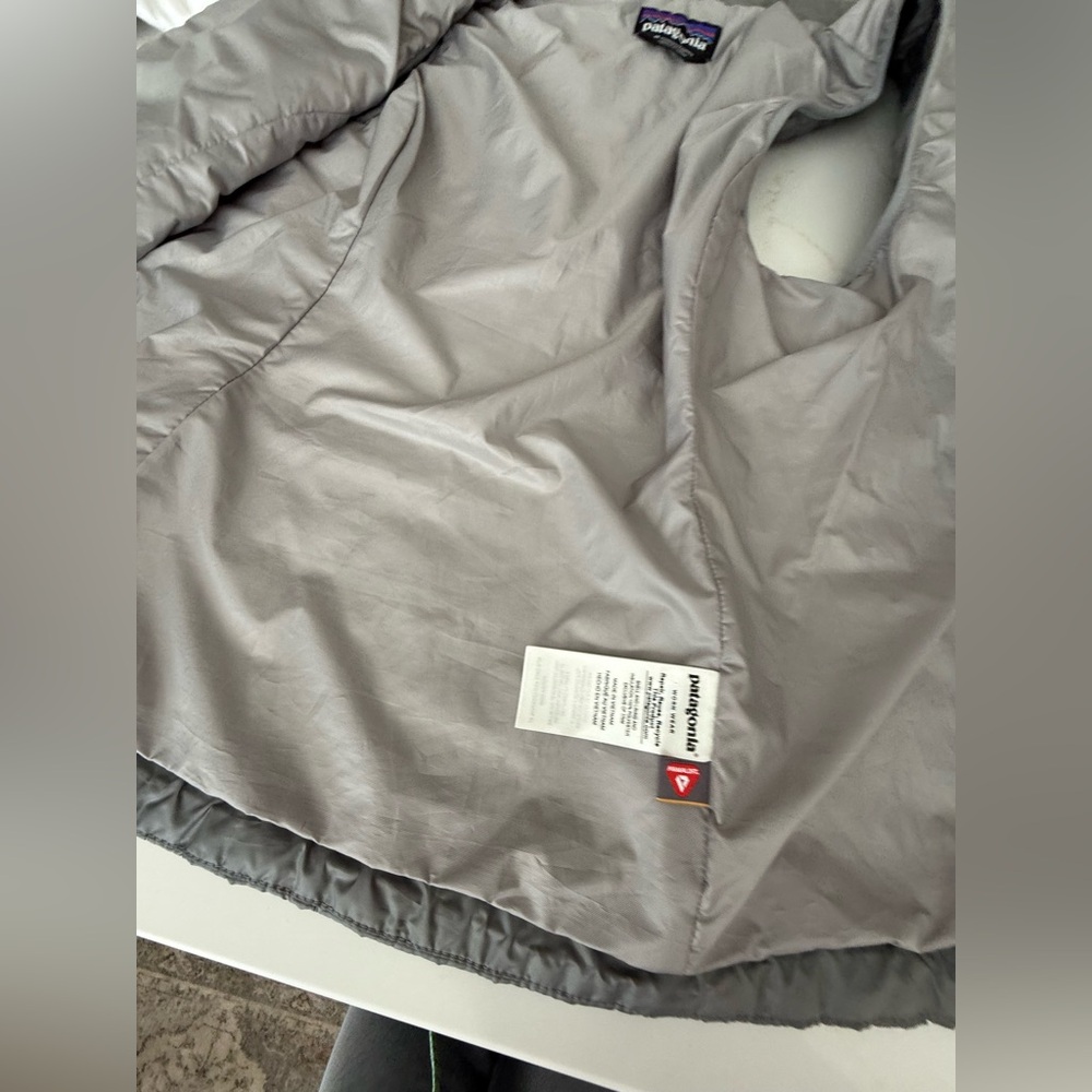 Women’s Patagonia nano puffer vest size M, like new condition - Picture 7 of 7